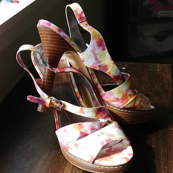 Spring Heels - Picture 2 of 3